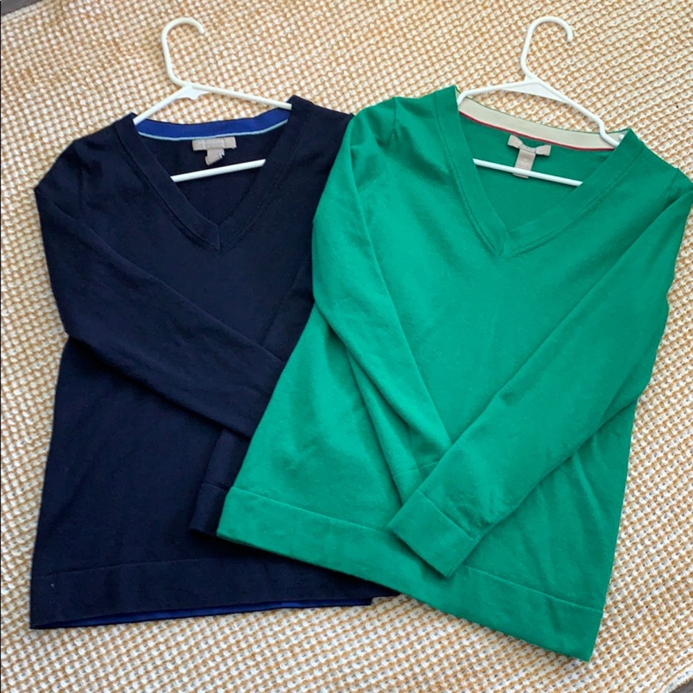 2 banana Republic merino wool v-neck szM